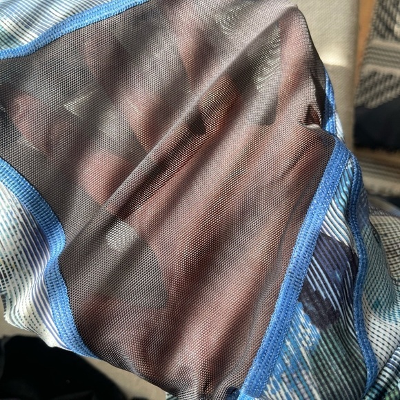 Lululemon Athletica Blue and Black Patterned Leggings - Picture 5 of 6